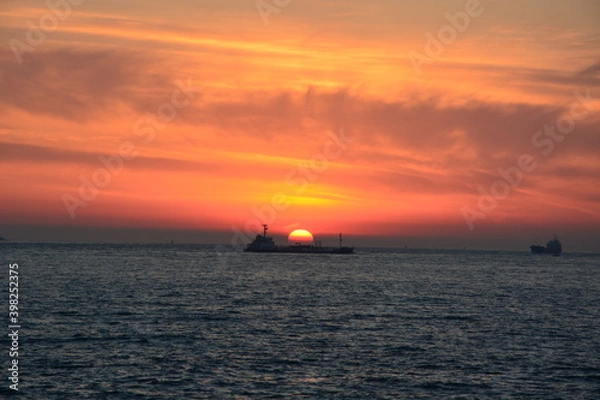 Fototapeta 船と夕日