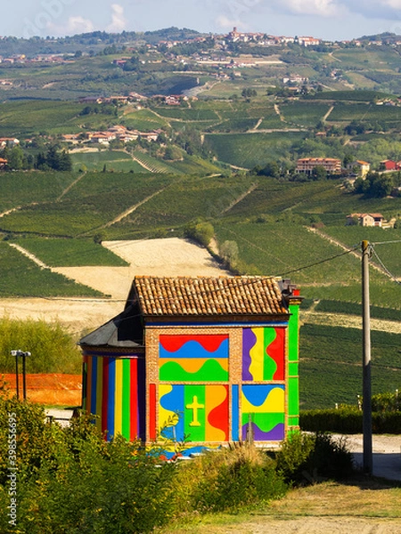Obraz Chiesa colorata nelle langhe in piemonte