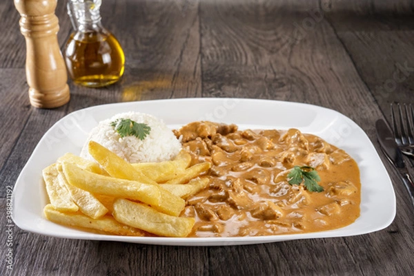 Fototapeta Strogonoff de Carne com Fritas