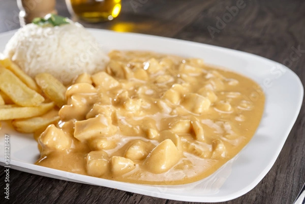 Fototapeta Strogonoff com batata frita