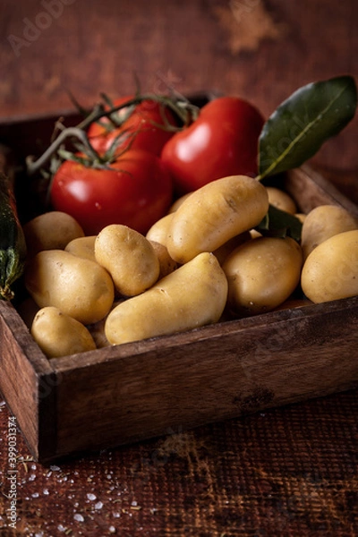 Obraz Small new  potatoes on rustic box