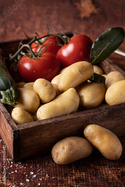Obraz small new  potatoes on rustic box