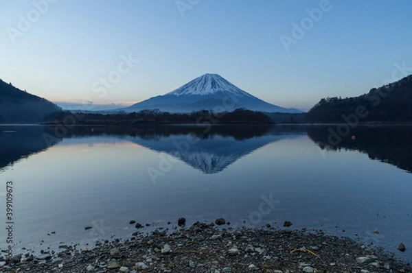 Fototapeta 朝の富士山と精進湖