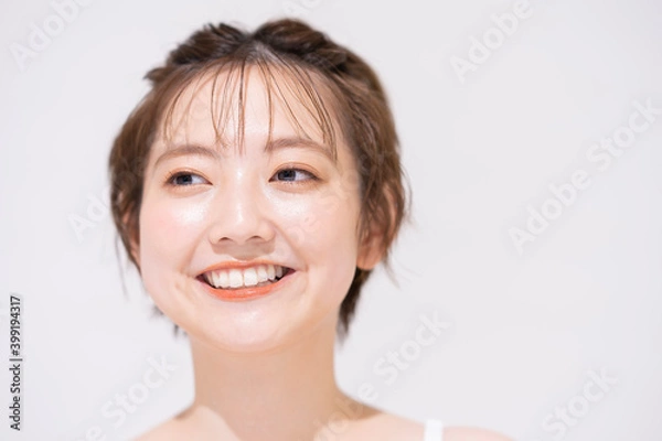 Fototapeta メイクアップした若い女性