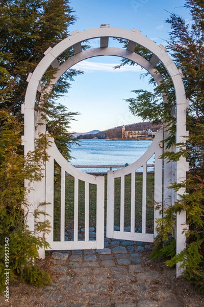 Fototapeta An arched, keyhole shape wooden arbor provides a view across Lake Winnipesaukee and the town of Meredith, New Hampshire, USA.