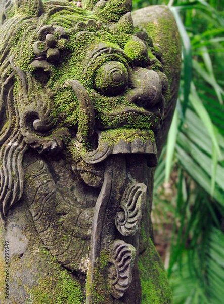 Obraz Bali kamienna statua z mchem
