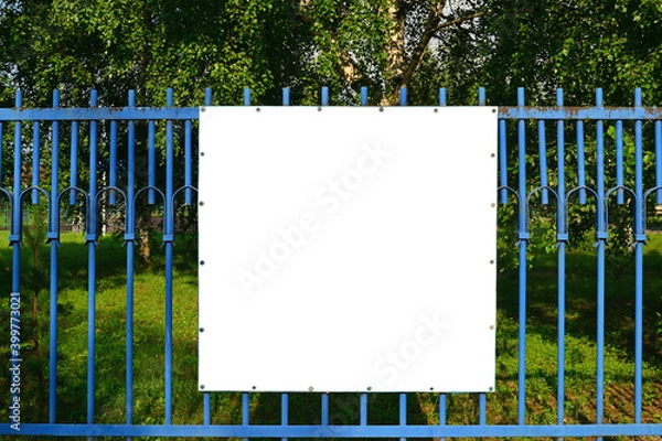 Fototapeta Blank white banner for advertisement on the fence of the park in the city