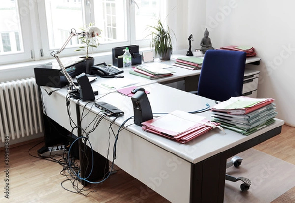 Fototapeta Moderner Eckschreibtisch im Homeoffice