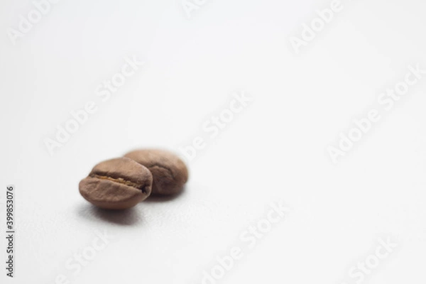 Obraz 
coffee beans on white