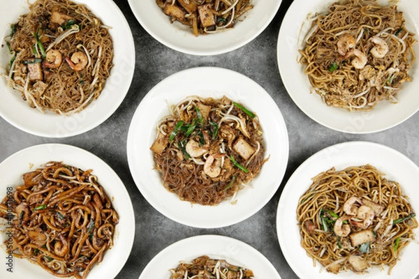 Fototapeta Stir fry noodles with vegetables with prawn