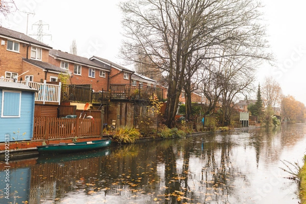 Fototapeta Birmingham, the heart of Britain canal network, for narrowboat as a reminder of a unique industrial history. Birmingham in golden autumn foliage is known as the first manufacturing town in the world