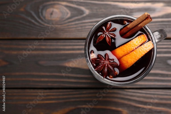 Fototapeta Aromatic mulled wine on wooden table, top view. Space for text