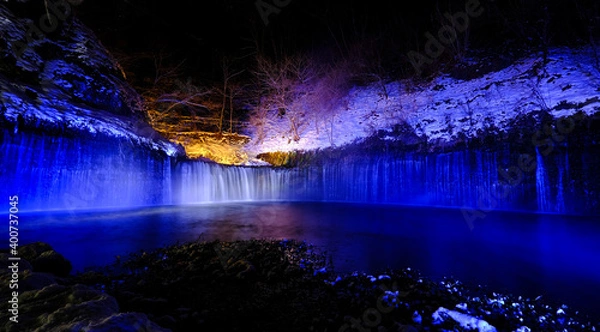 Fototapeta 軽井沢 白糸の滝 真冬のライトアップ