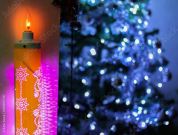 Fototapeta Vela con luz navideña