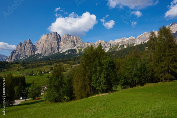 Fototapeta Blick zum Berg Pomagnon in den Dolomiten bei Cortina d'ampezzo