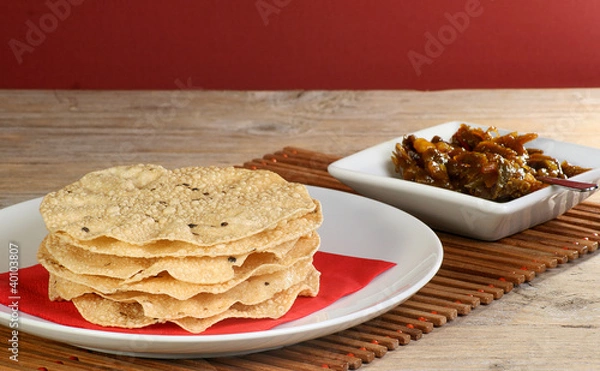 Fototapeta poppadums and pickle