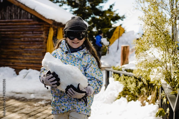 Obraz Criança brincando com neve