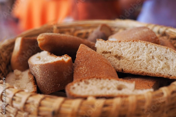 Fototapeta A full basket of baguettes symbolizes the abundance of food, highlighting the importance of carbohydrate-rich products and their role in nutrition.
