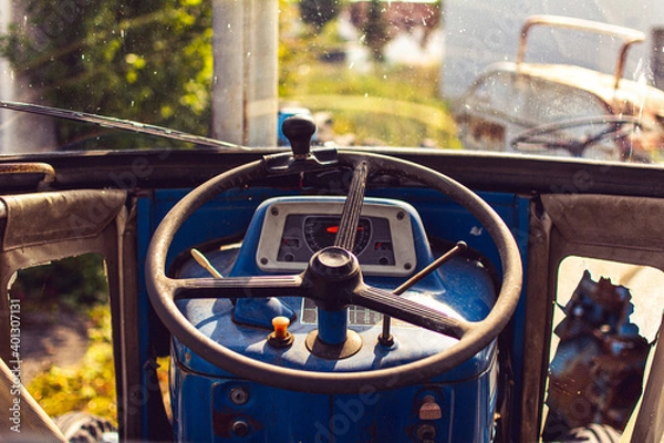 Obraz alter Traktor von innen