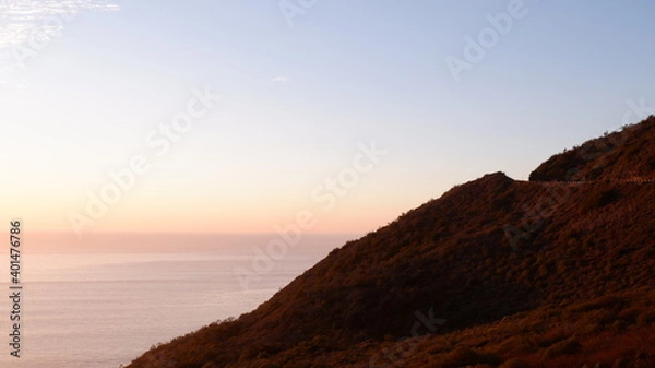 Obraz Ocean drive between mountains