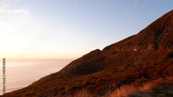 Obraz Ocean drive between mountains