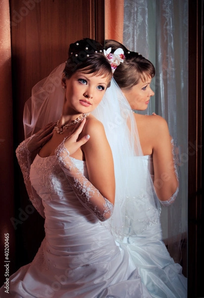 Obraz Bride  standing next to the mirror
