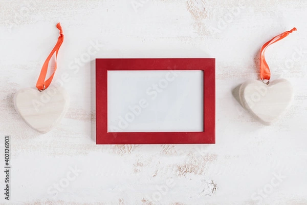 Obraz red frame with big wooden hearts