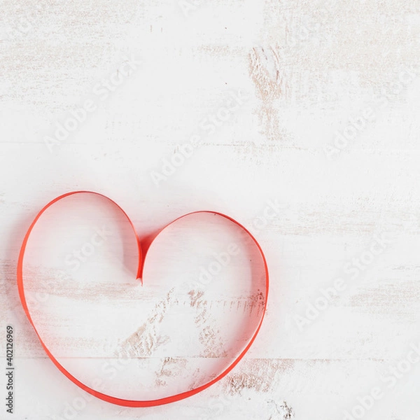 Obraz red tie creating heart