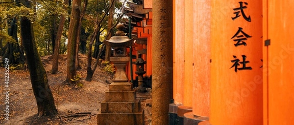 Obraz Fushimi Inari Shrine gate, Shinto shrine in southern Kyoto.