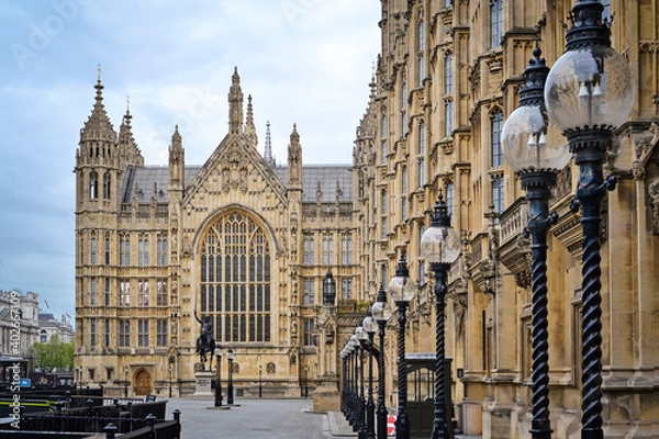 Obraz Old Palace Yard of Palace of Westminster, the seat of the Parliament of the United Kingdom, with the statue of king Richard I, Richard the Lionheart.