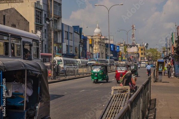 Fototapeta COLOMBO, SRI LANKA - APRIL 03, 2019: Street near the Pettah Market or Manning Market. Pettah Market located in the suburb of Pettah in Colombo, Sri Lanka.