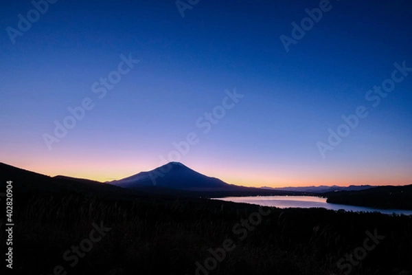 Fototapeta 山梨県パノラマ台からの山中湖と富士山