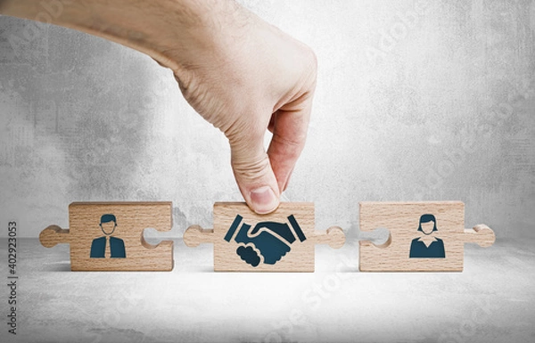Fototapeta Wooden blocks with an icon of a woman and a man and mediation. Concept of mediation between spouses, divorce. Divorce proceedings before the Court. The role of the mediator.