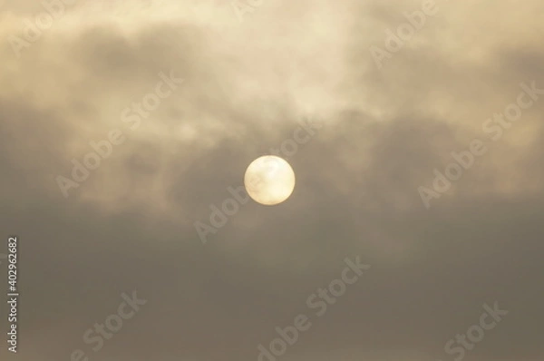 Fototapeta ペルー　夕暮れ時の太陽