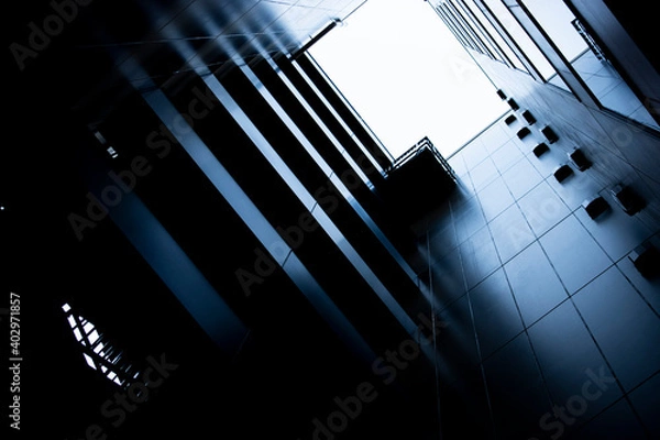 Obraz ホテル中庭より空を望む