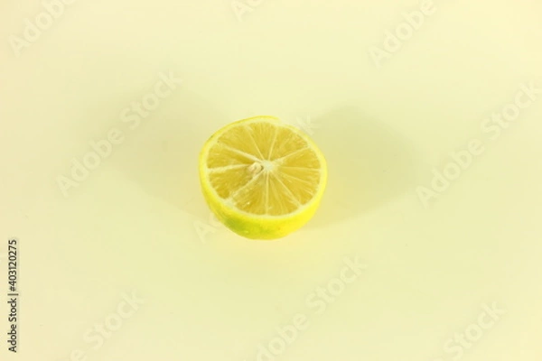 Fototapeta sliced lemon in cream color background