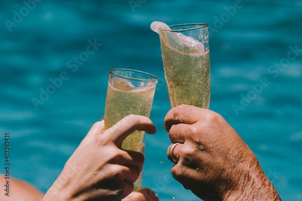 Obraz Toasting at a pool party