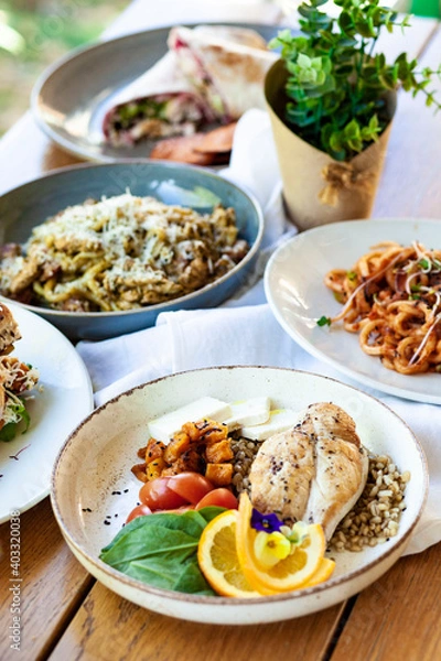 Fototapeta chicken with vegetables