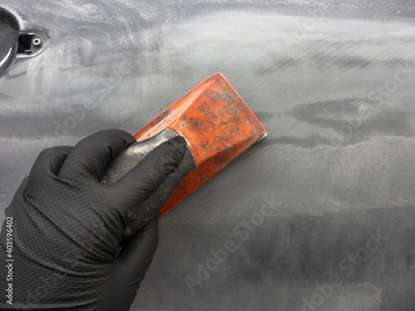 Obraz processing of putty with hand tools. technology