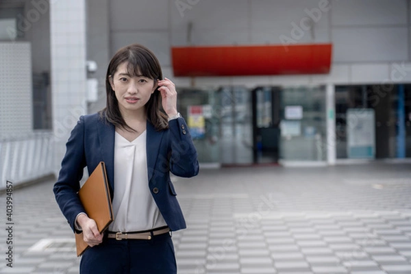 Fototapeta ビジネスウーマン　外出