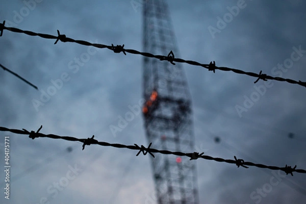 Obraz barbed wire radio tower