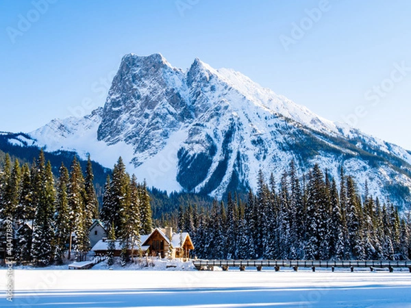 Obraz Beautiful view of Emerald Lake Lodge in Yoho National Park, Canada
