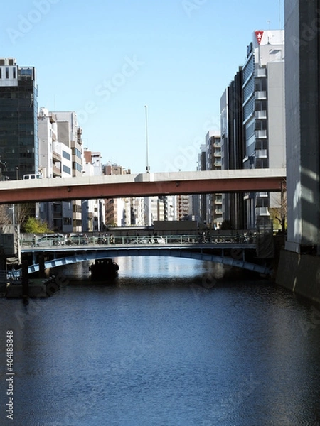 Obraz 街中の橋　行き交う人　川