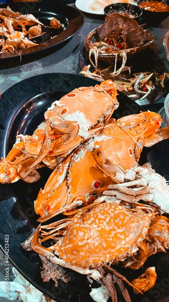 Fototapeta Shrimp and crab grilled in a plate on the table at the seafood buffet restaurant.