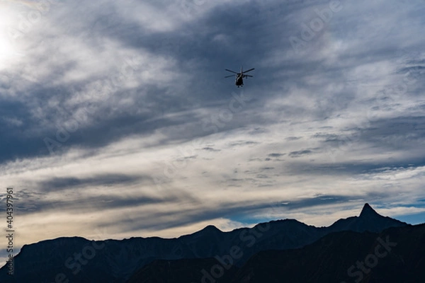 Fototapeta 山岳救助ヘリ　ヘリコプターレスキュー