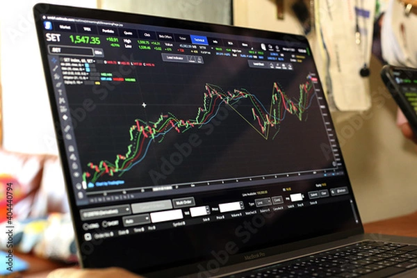 Fototapeta January 11, 2021

Thai stock indices are slowly moving upward. After a week ago Adjusted hard for one time.

However, analysts say the stock is still bullish.