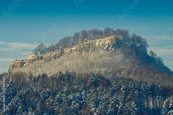Fototapeta Festung Königstein in der Sächsischen Schweiz im Winter mit Schnee