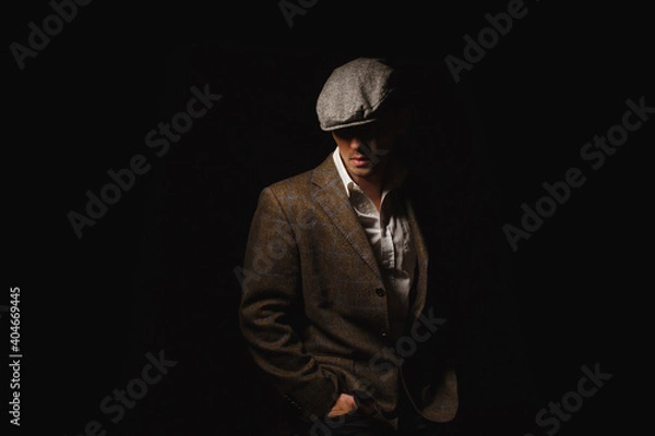 Obraz A man in a classic jacket and cap.