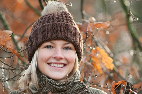 Obraz Junge Frau im Herbst