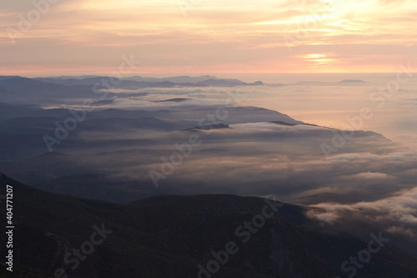 Fototapeta dawn on the misty seashore from a bird's eye view